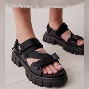 Palladium Women's Revolt Mono Chunky‎ Platform Sole Sandal Black Size 9.5